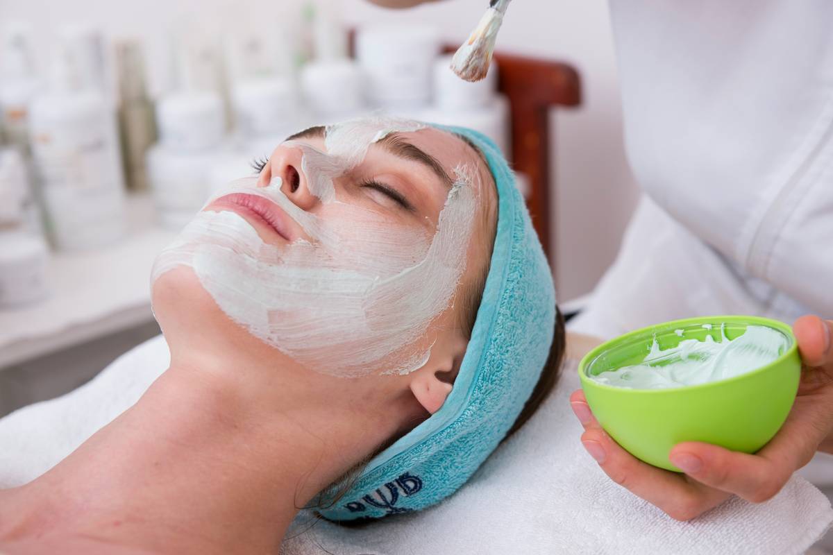 Glycolic Acid Peel Therapy: 7 Proven Reasons to Avoid Painful Over-Exfoliation